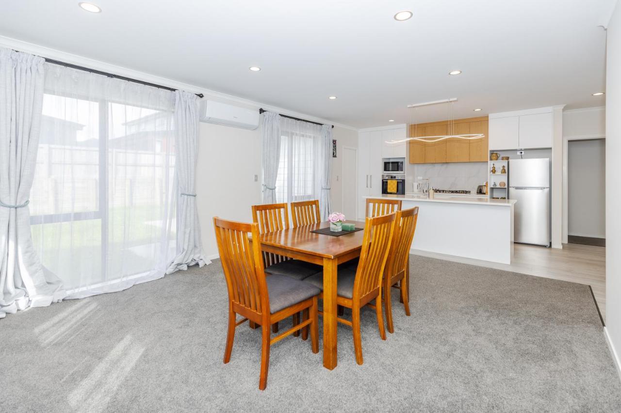 Stay In Newly Built House Hamilton Bagian luar foto