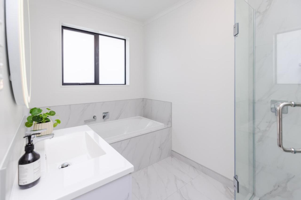 Stay In Newly Built House Hamilton Bagian luar foto